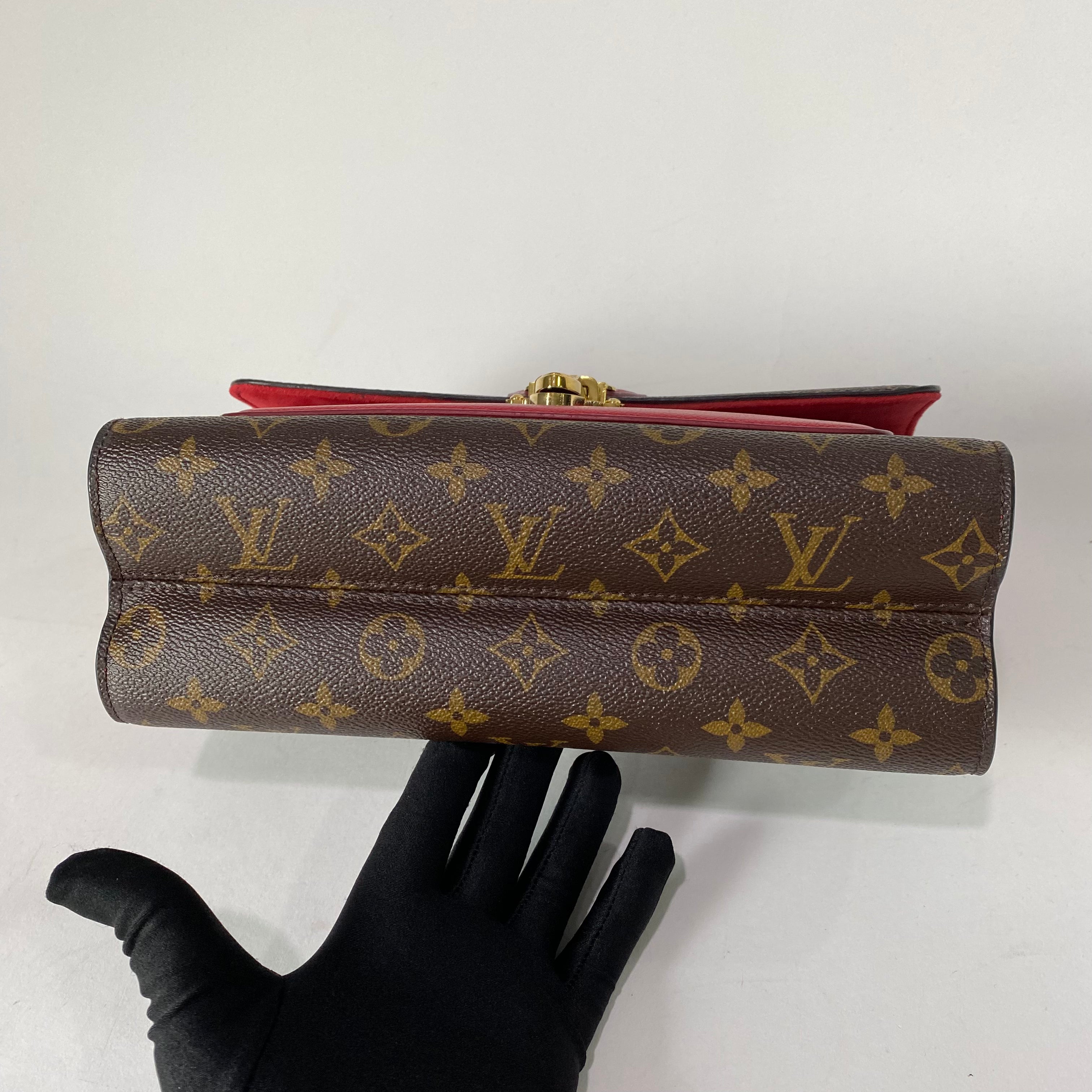 LV VICTOIRE RED