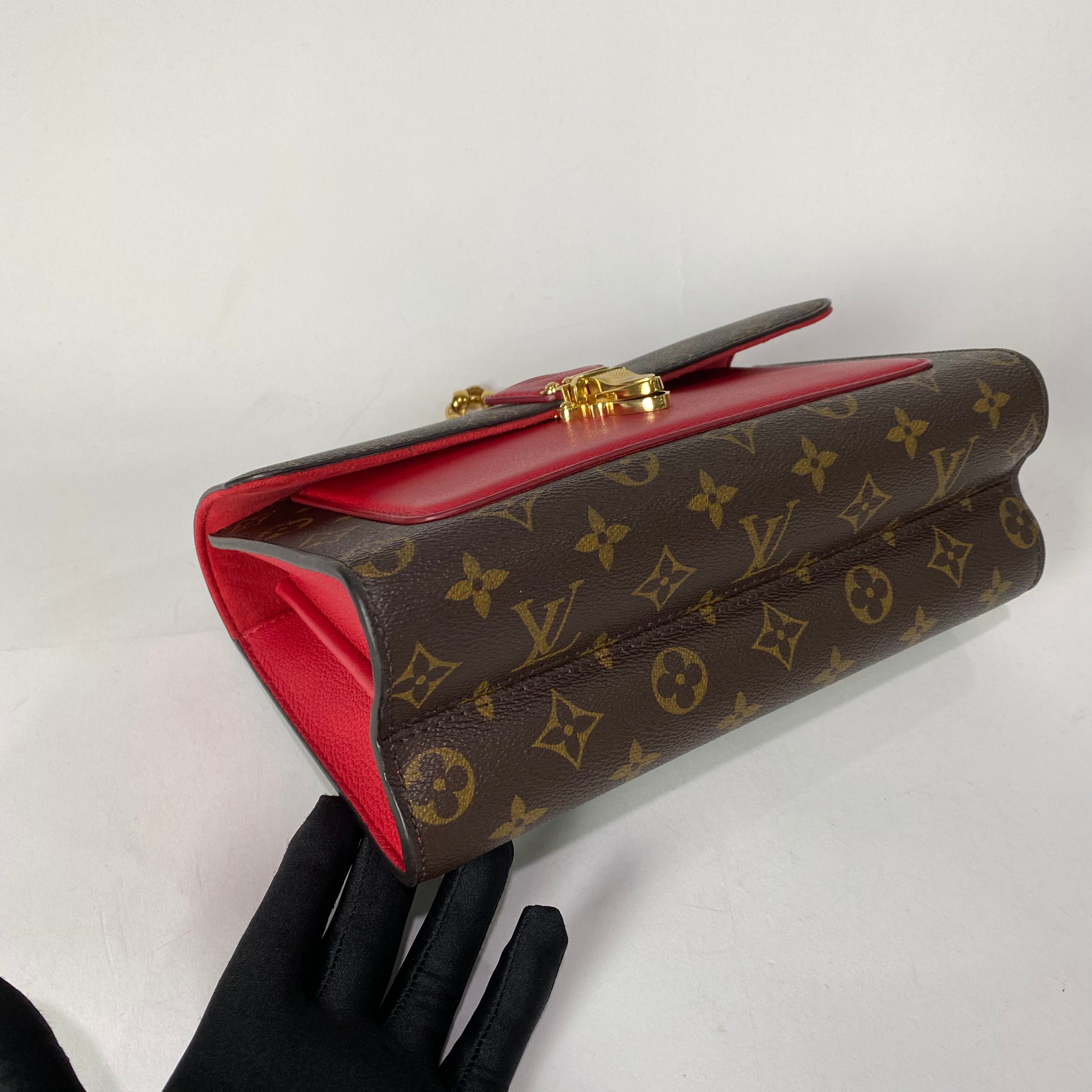 LV VICTOIRE RED