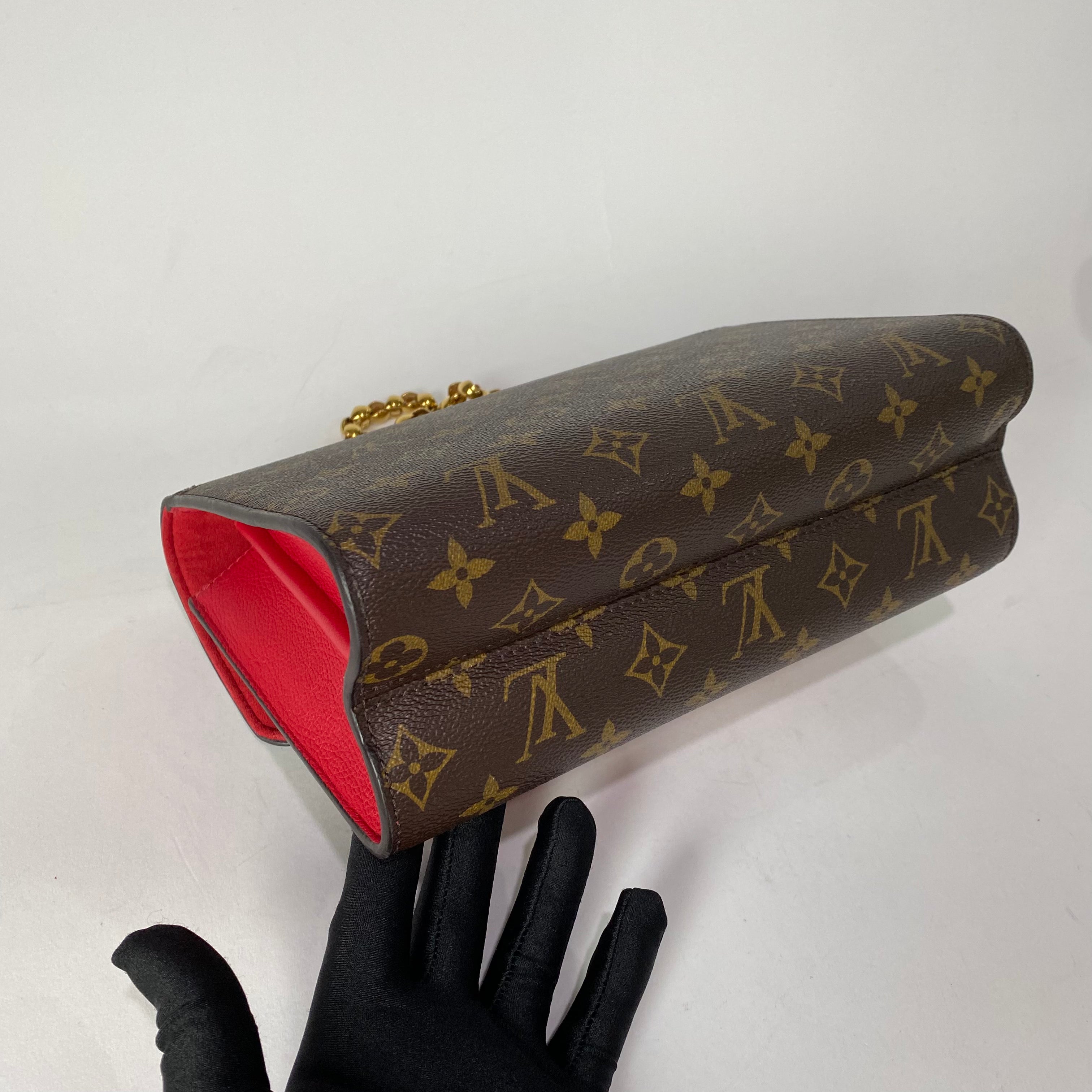 LV VICTOIRE RED