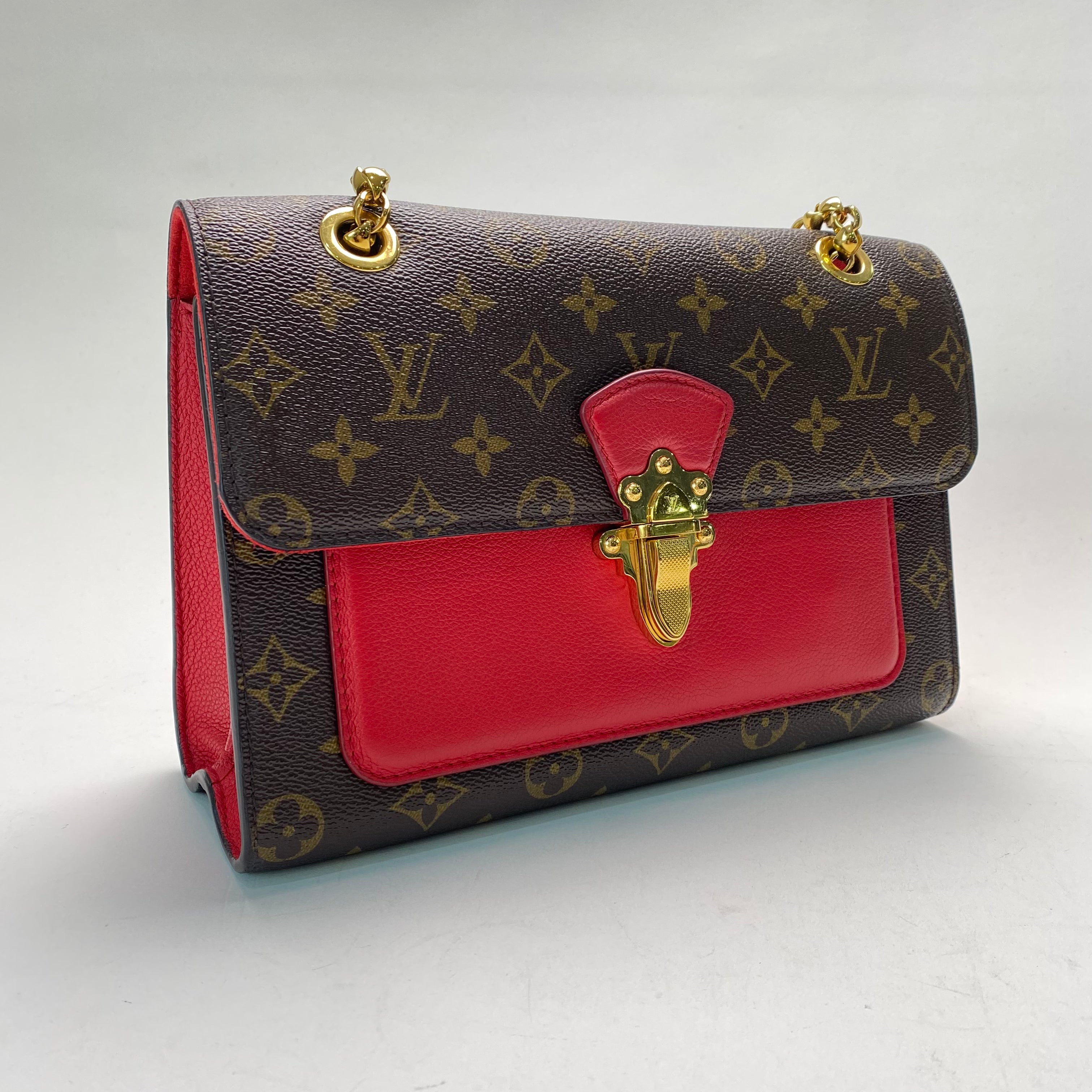 LV VICTOIRE RED