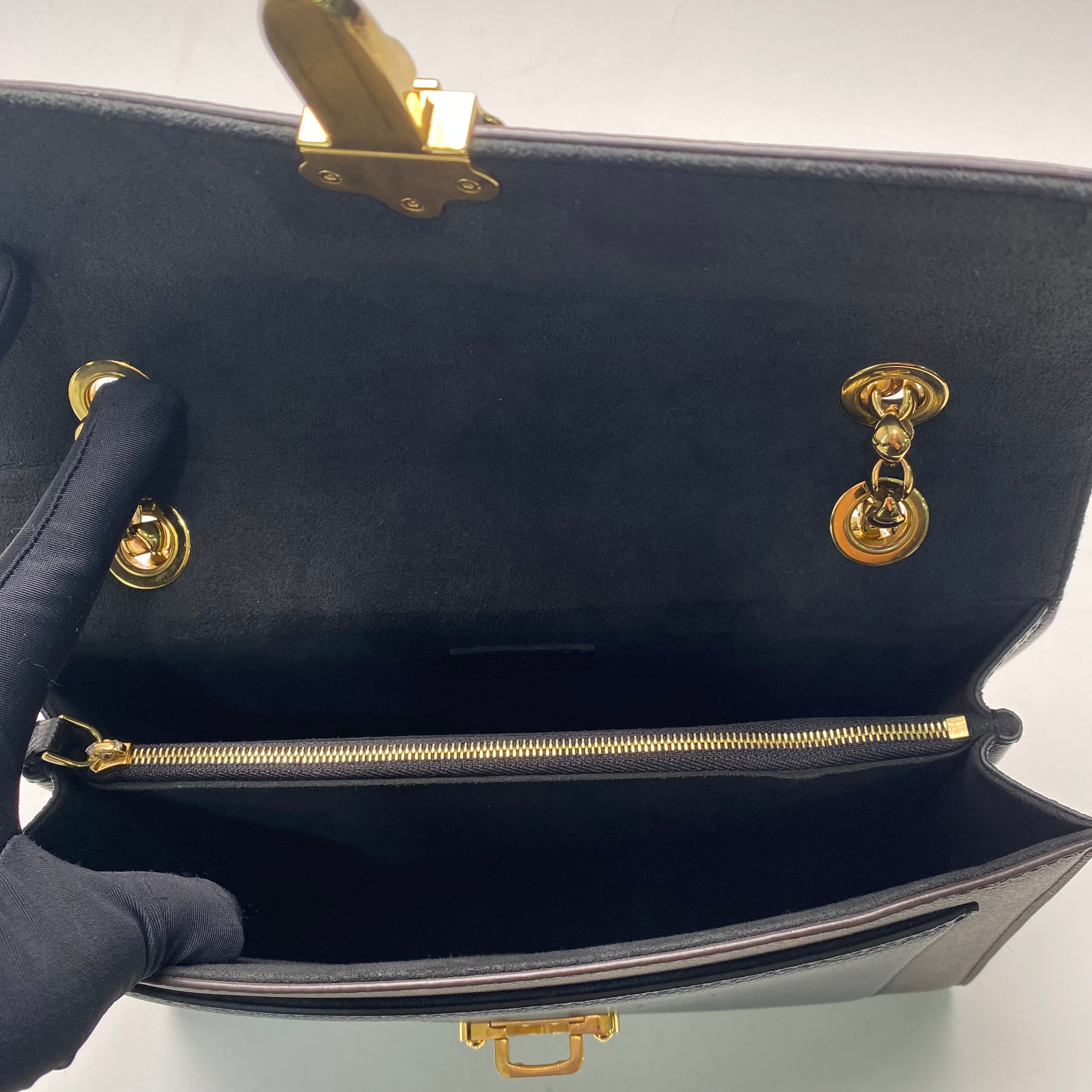 LV VICTOIRE IN BLACK