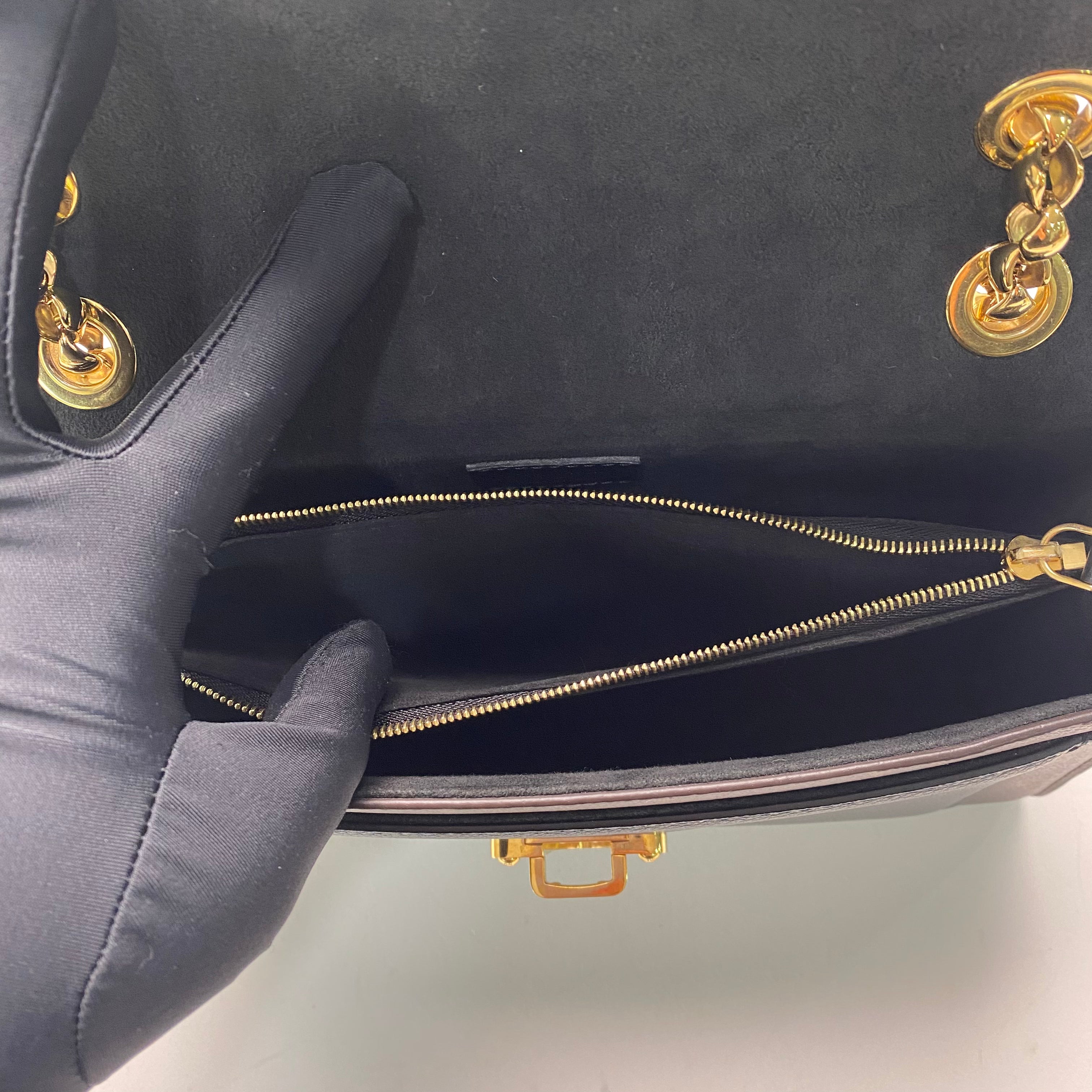 LV VICTOIRE IN BLACK