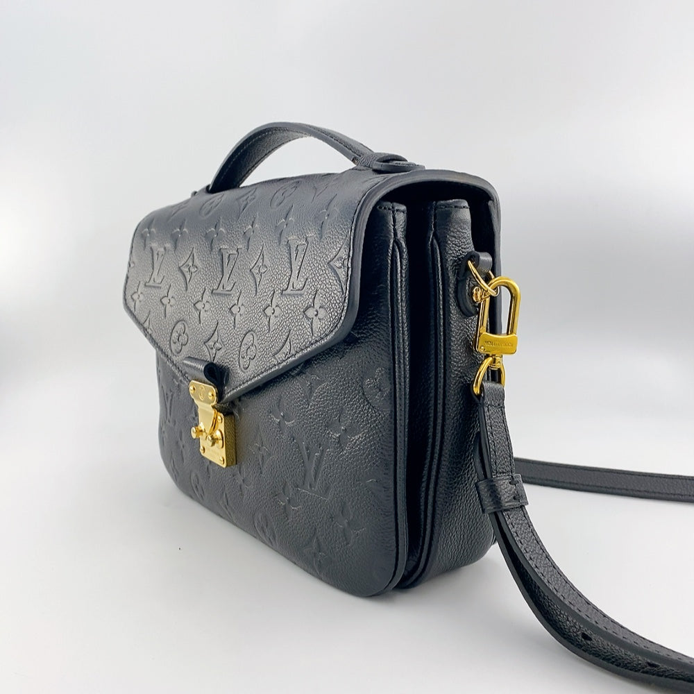 LV POCHETTE METIS IN BLACK