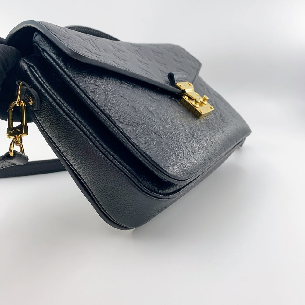 LV POCHETTE METIS IN BLACK