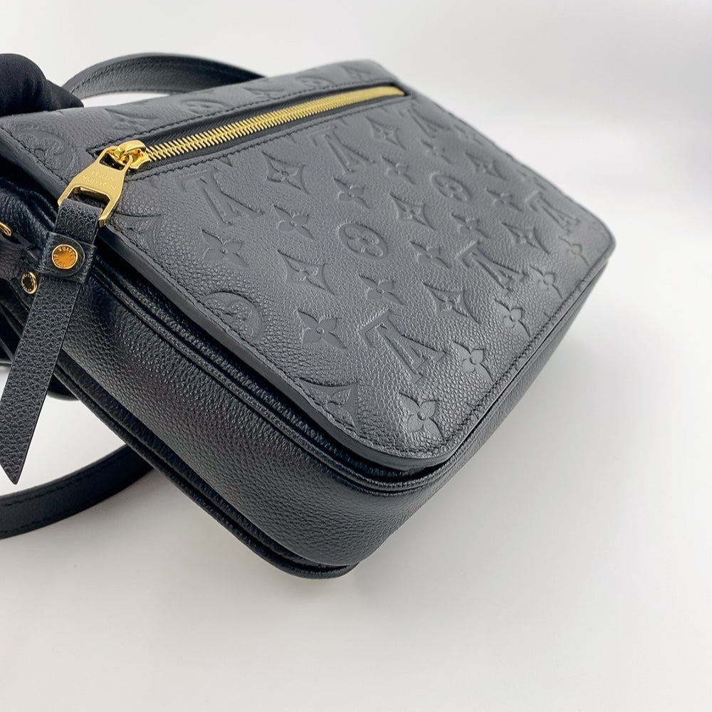 LV POCHETTE METIS IN BLACK