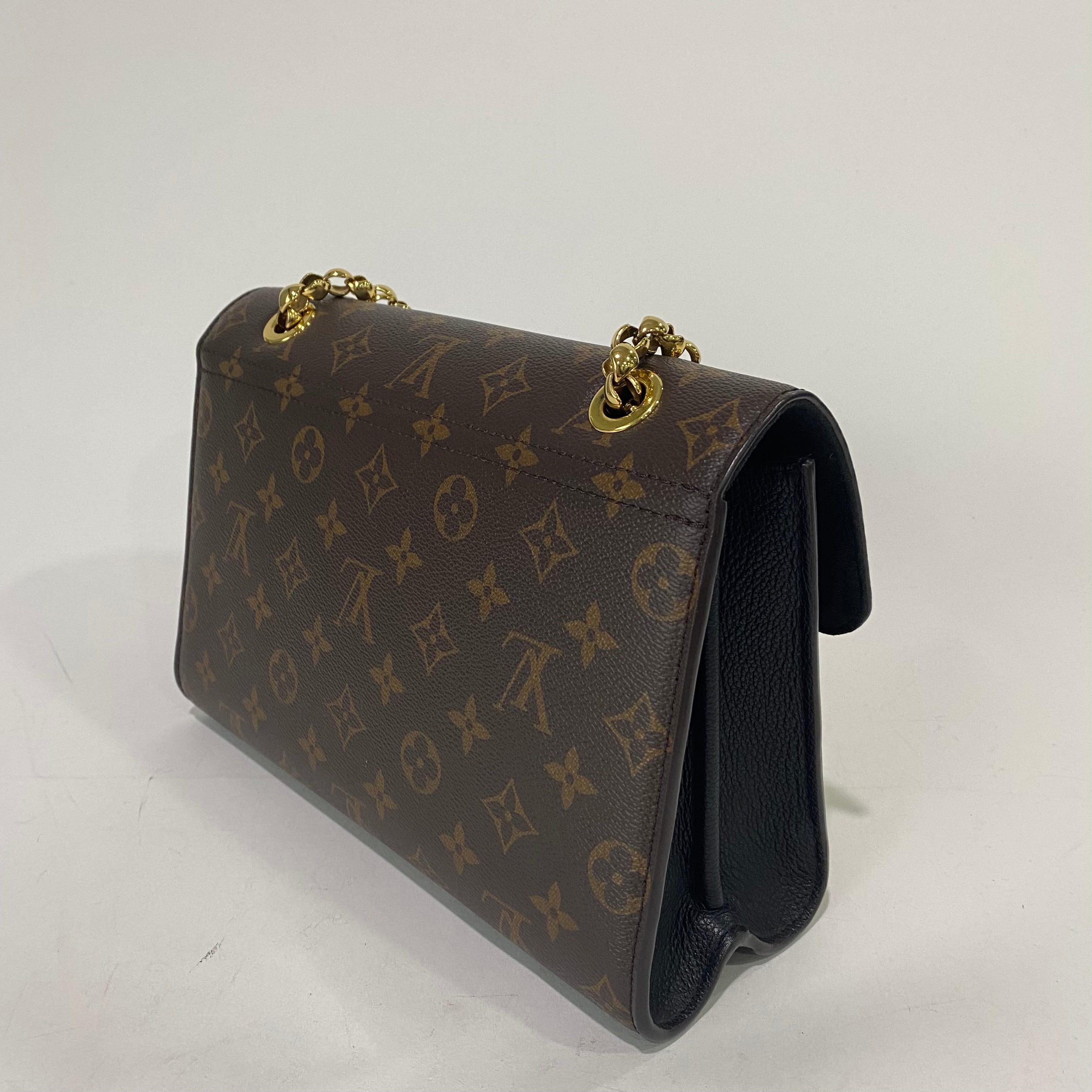 LV VICTOIRE IN BLACK