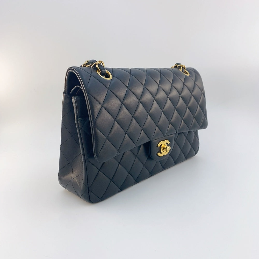 CHANEL MEDIUM CLASSIC IN BLACK