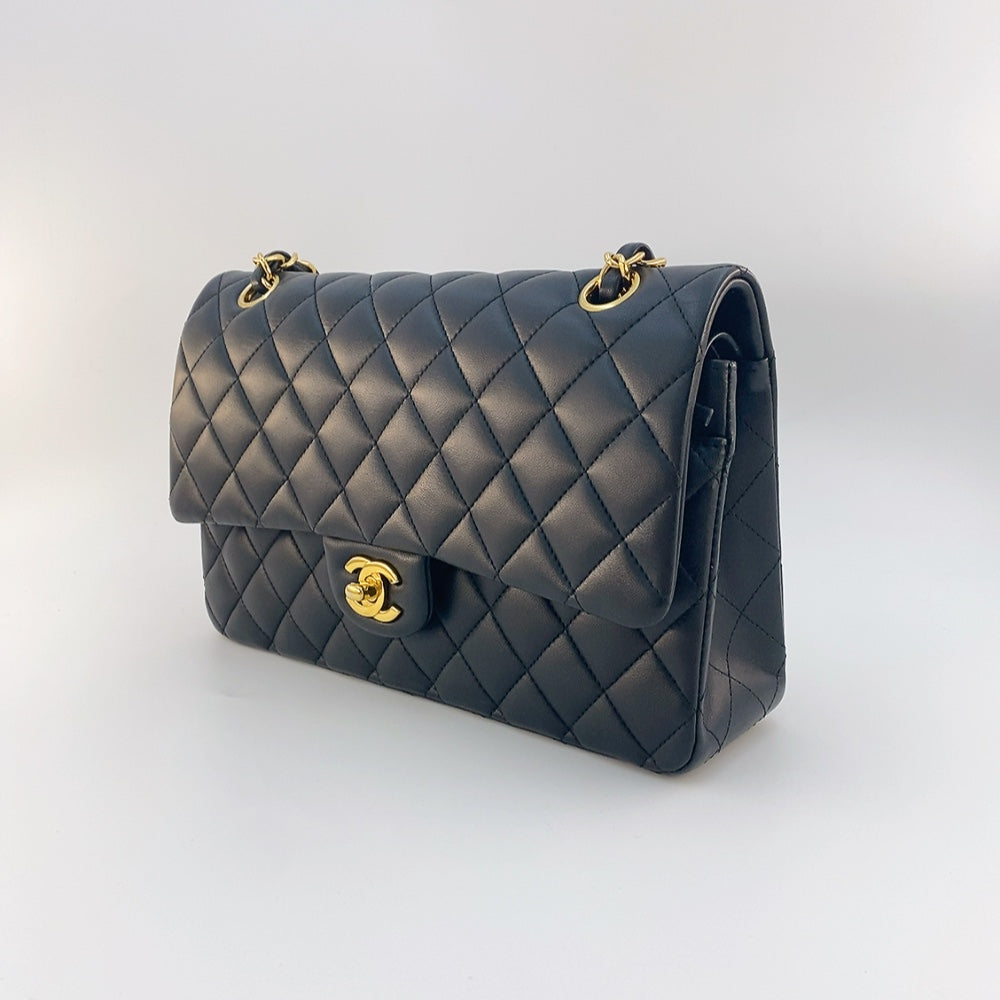 CHANEL MEDIUM CLASSIC IN BLACK