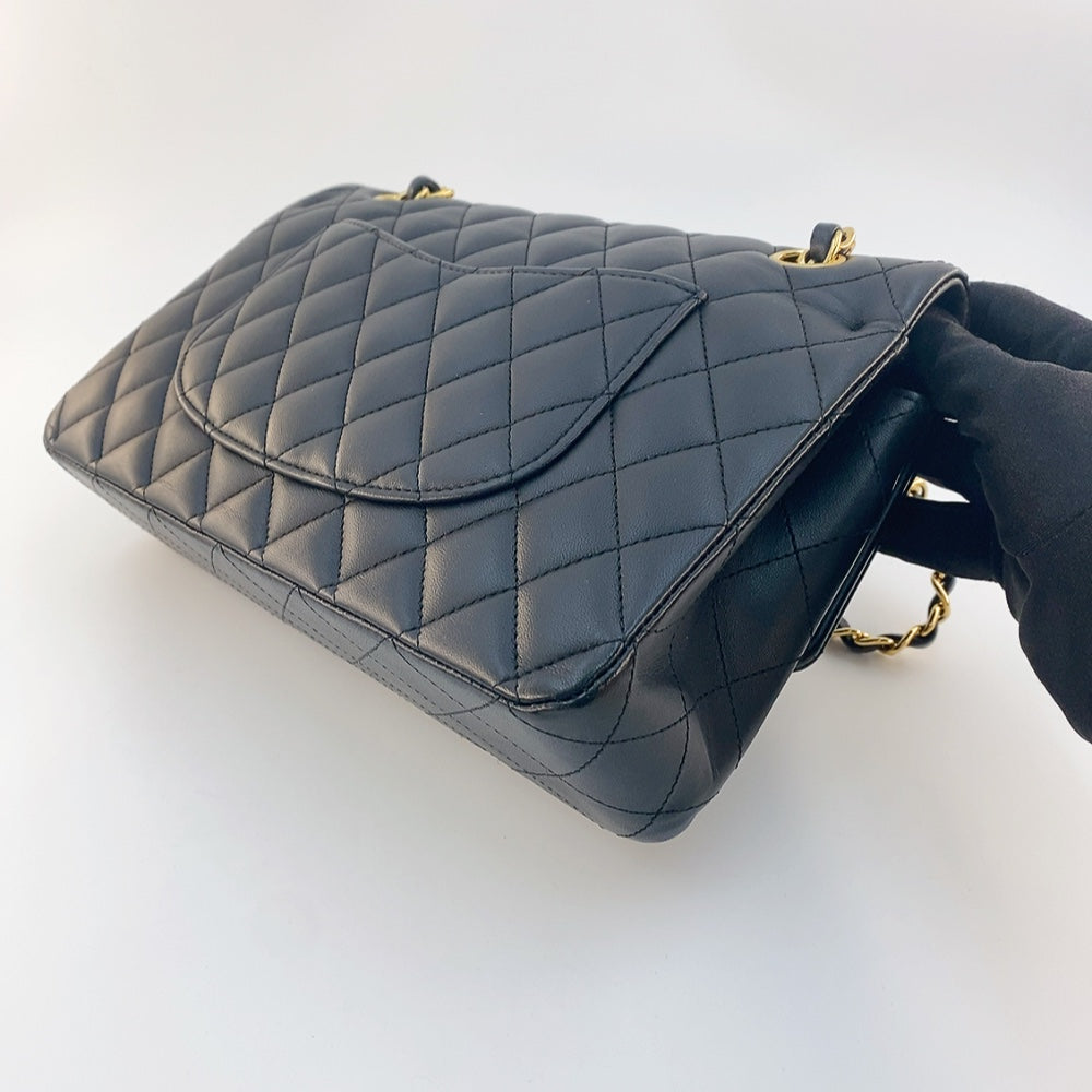 CHANEL MEDIUM CLASSIC IN BLACK