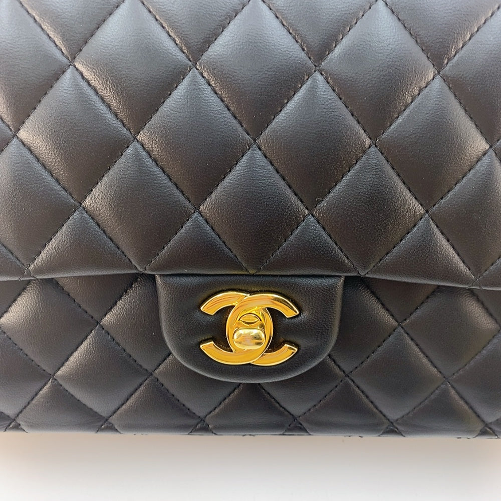 CHANEL MEDIUM CLASSIC IN BLACK