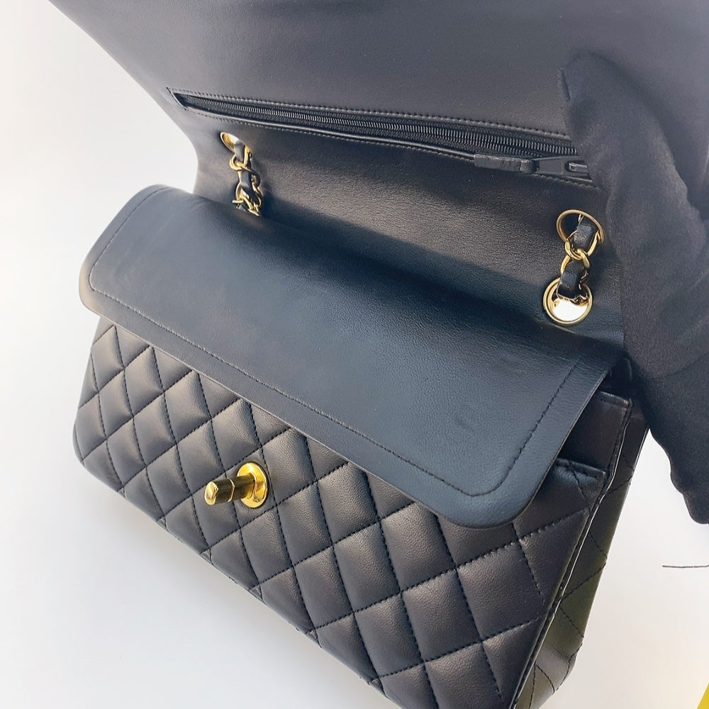 CHANEL MEDIUM CLASSIC IN BLACK