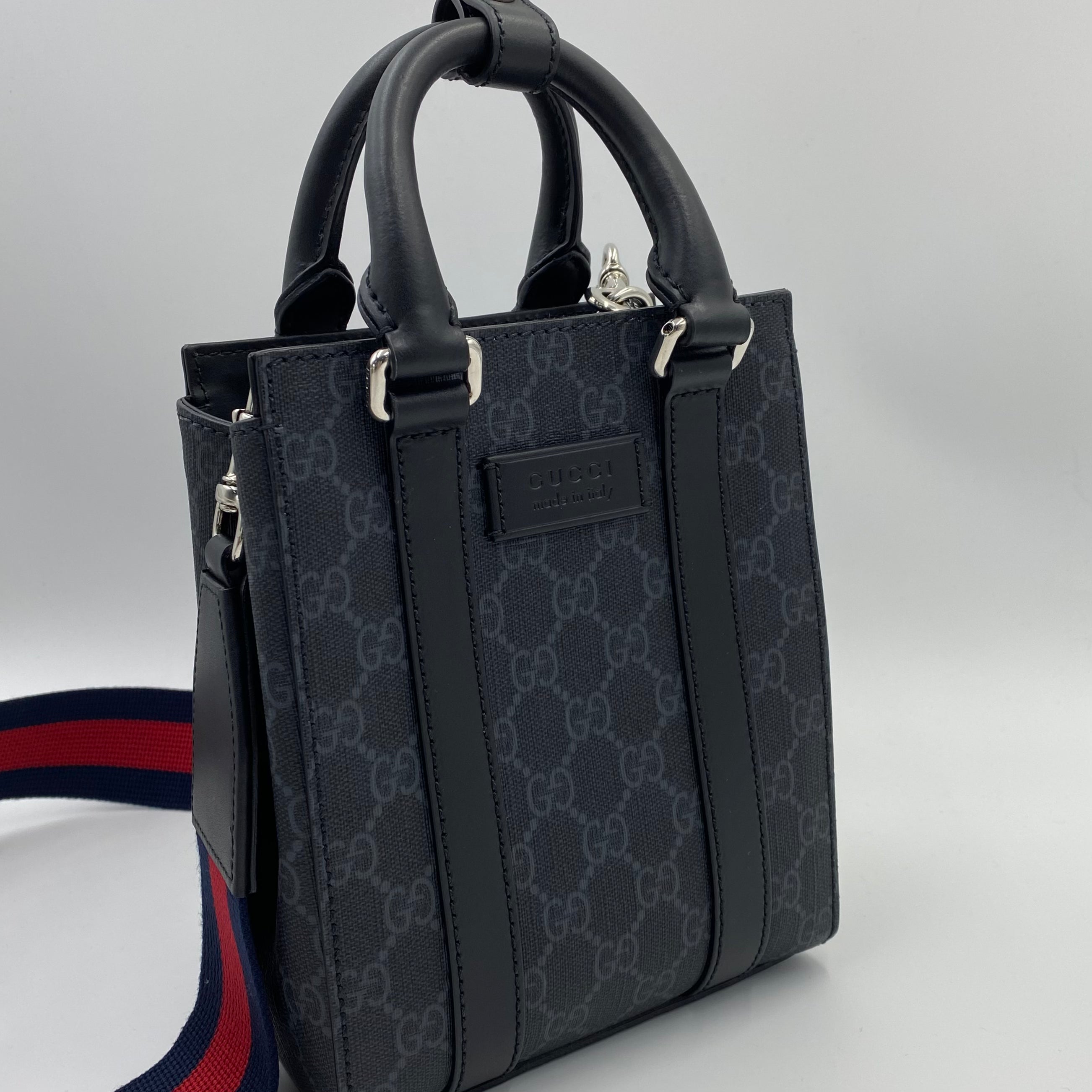 GUCCI GG SUPREME CANVAS TOTE BAG IN BLACK