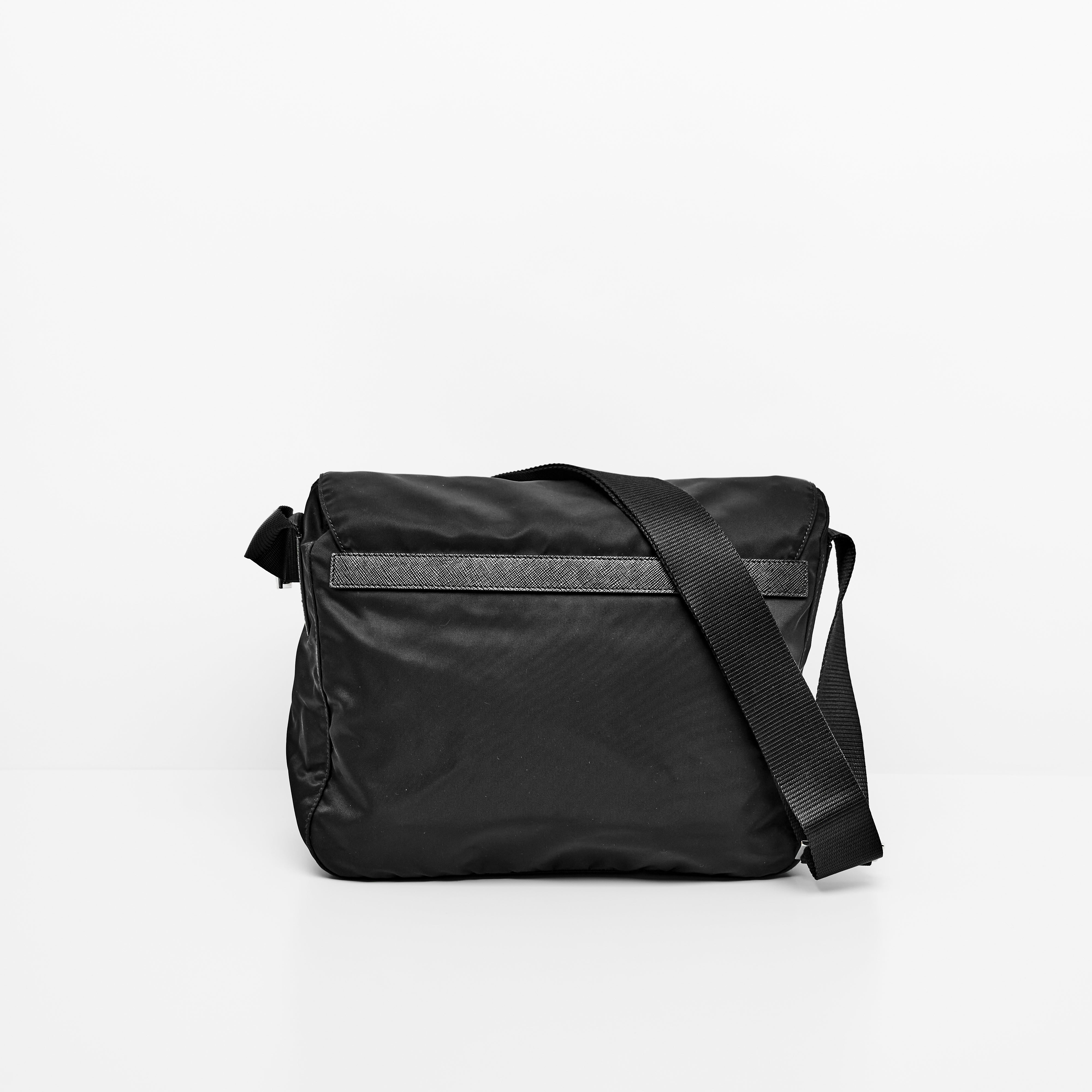 PRADA NYLON MESSENGER IN BLACK