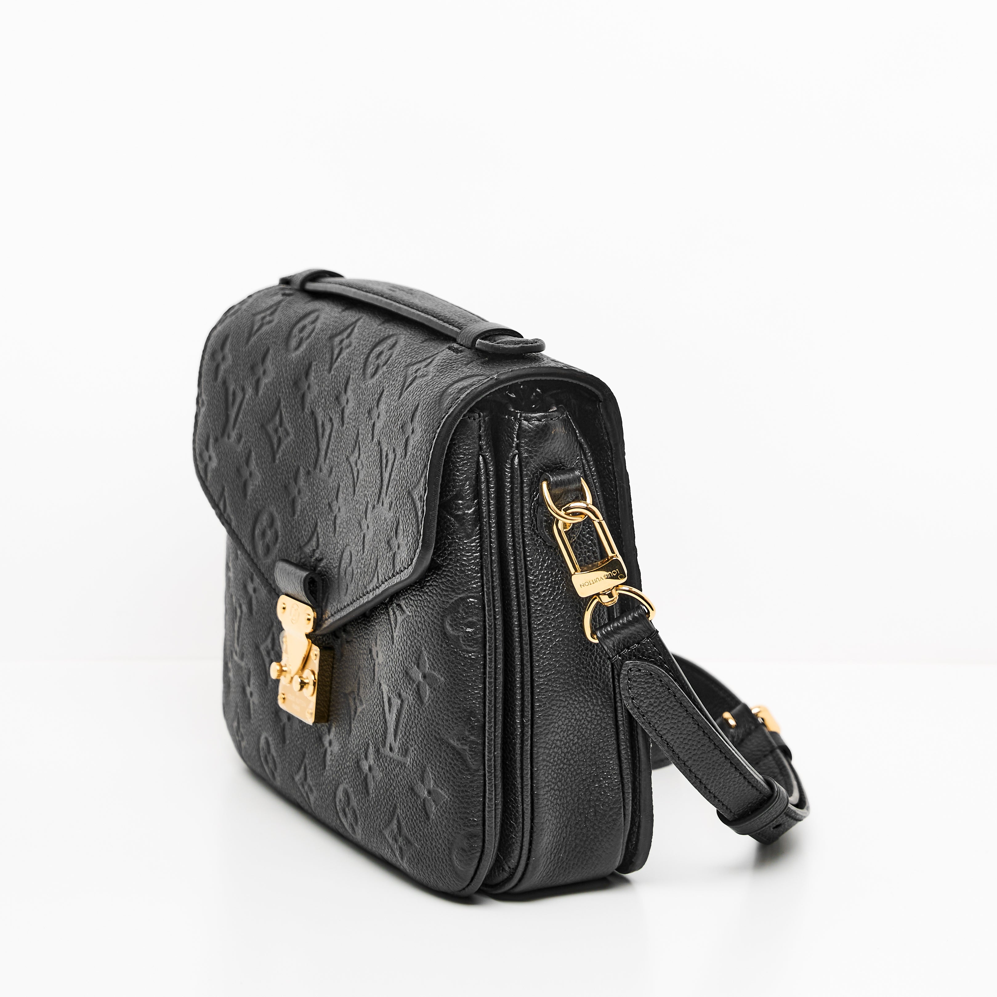 LV POCHETTE METIS IN BLACK