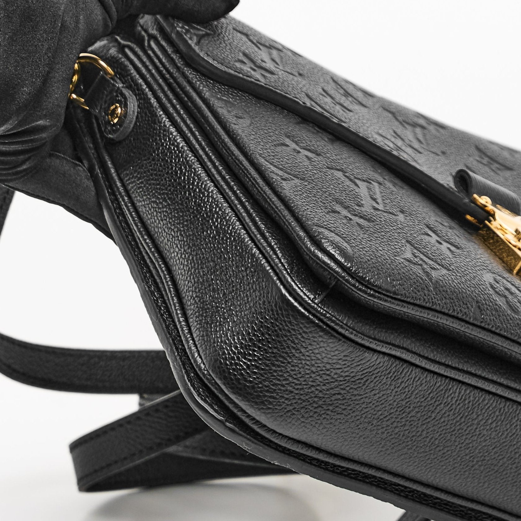 LV POCHETTE METIS IN BLACK