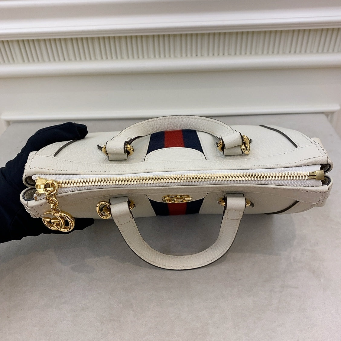 Gucci sling clearance bag white