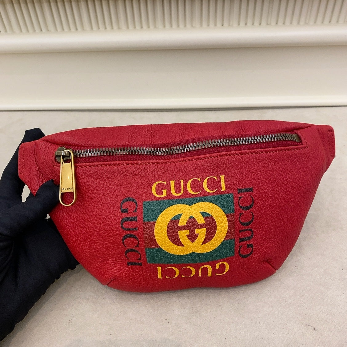 Gucci logo best sale belt bag