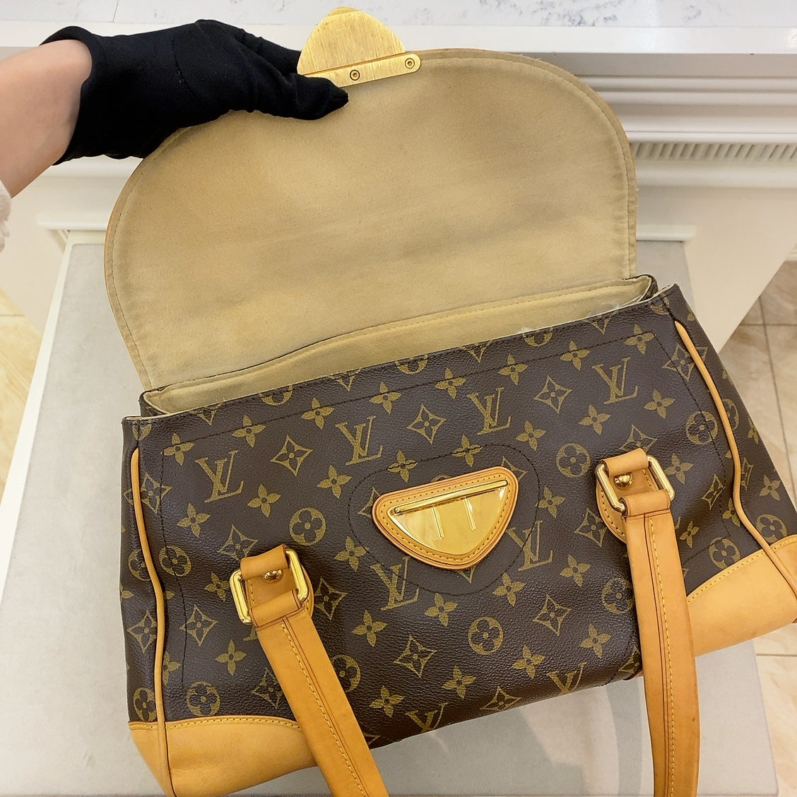 LV Monogram Beverly GM